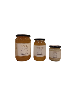 שלושה מארזי דבש בגדלים שונים